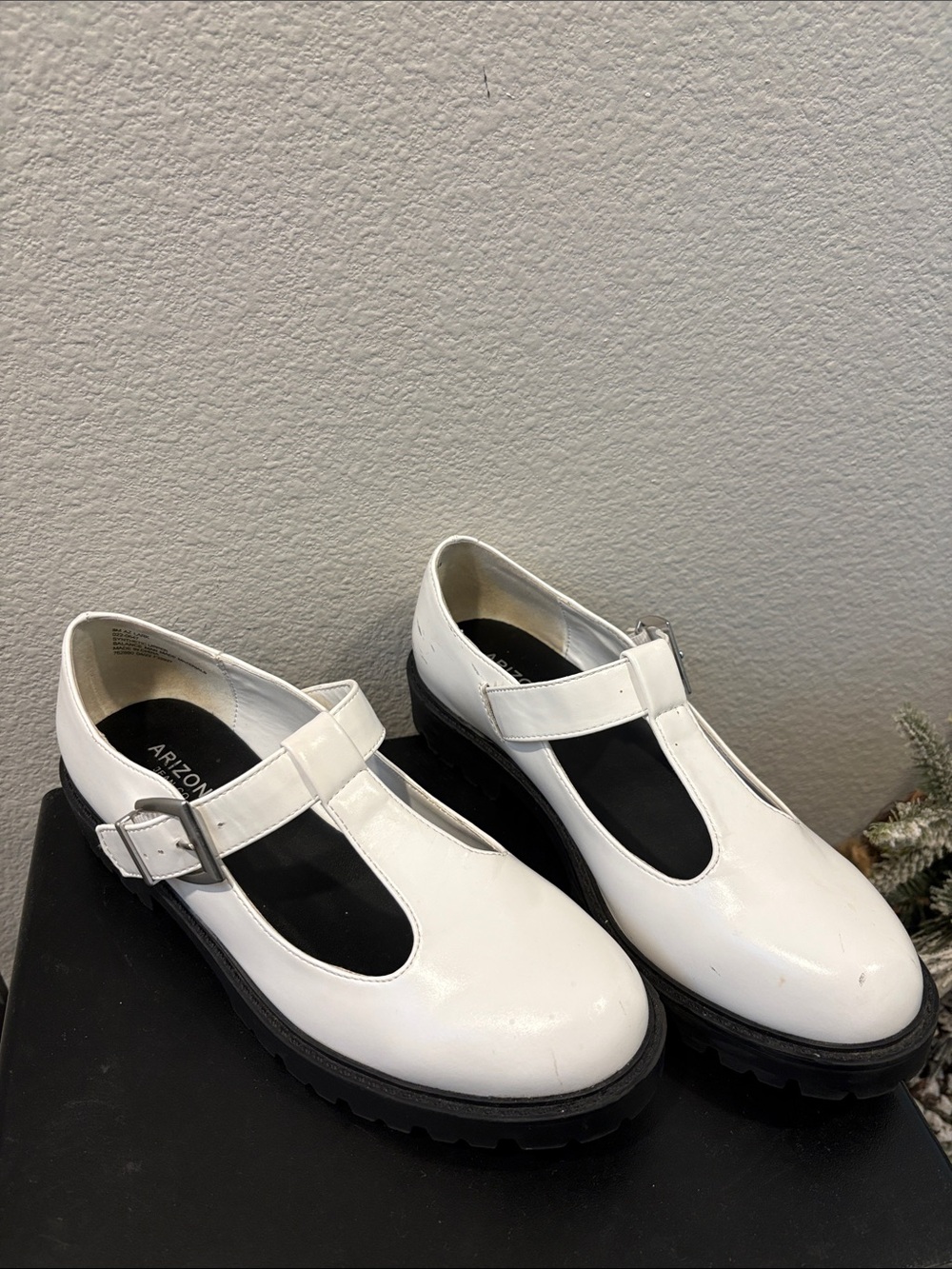 Arizona Jean Company White T-Strap Clog Mary Jane Shoes
